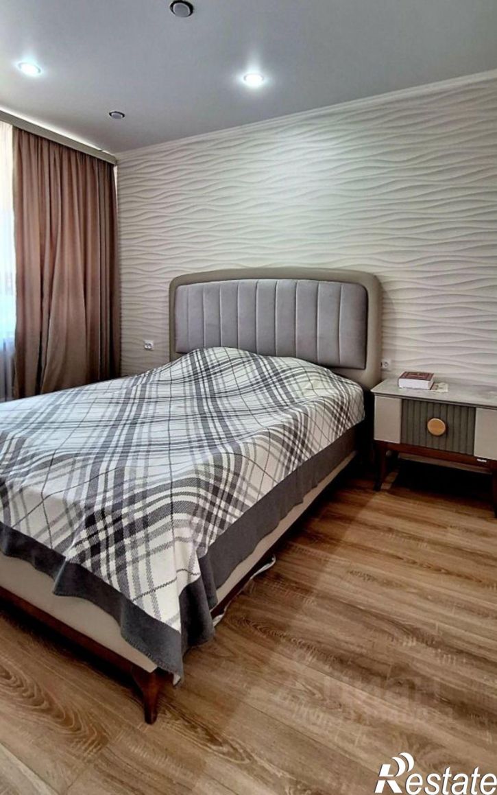 2-комн квартира улица Комарова, 10,  д. 10