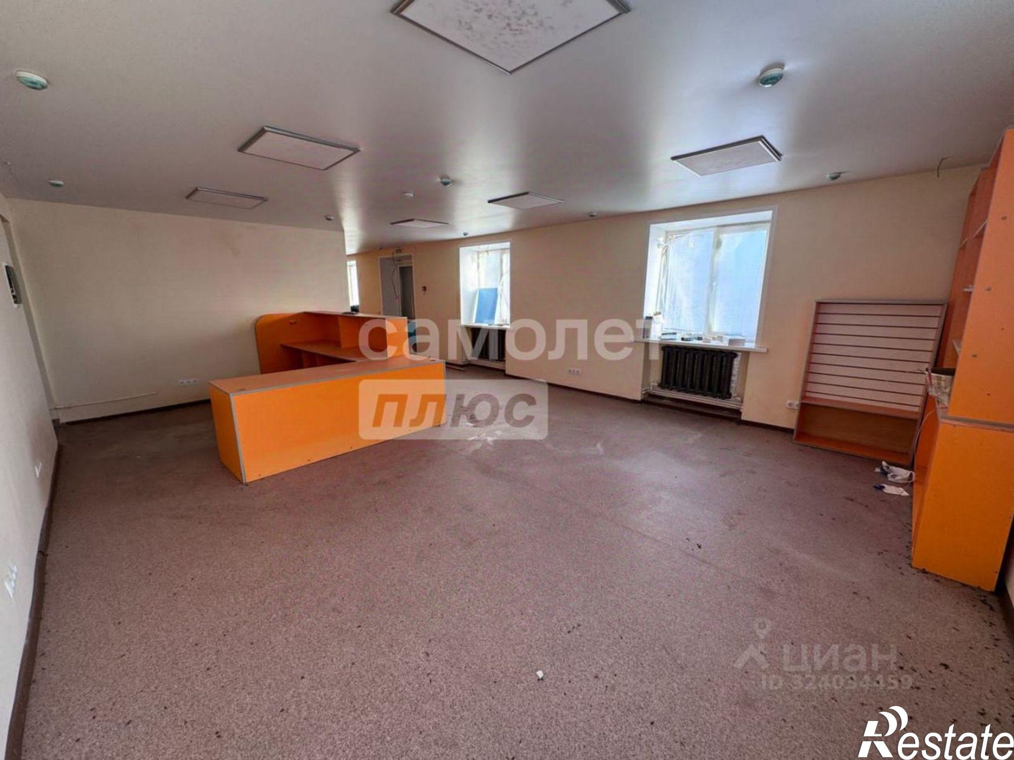 Купить торговое помещение за 5 900 110 рублей на ул Декабристов, 149