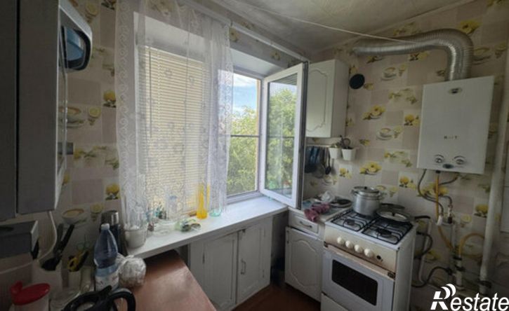 3-комн квартира ул Комарова, 4,  д. 4