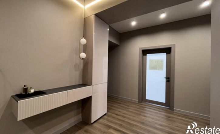 4-комн квартира пр-кт Космонавтов, 9,  д. 9