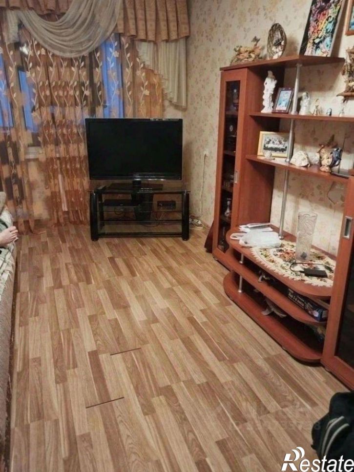 4-комн квартира пр-кт 50 лет Октября, 81,  д. 81