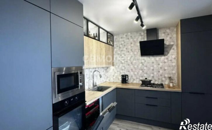 3-комн квартира пр-кт 50 лет Октября, 35А,  д. 35А