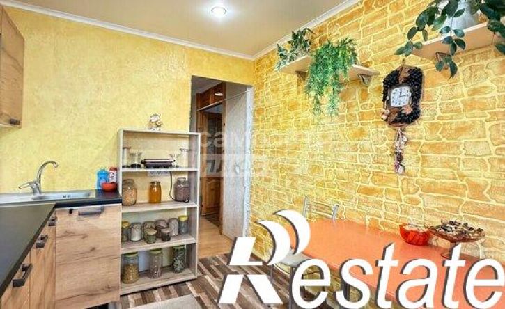 4-комн квартира улица Дзержинского, 44,  д. 44